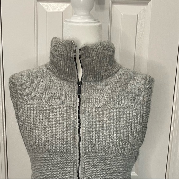 Banana Republic Sweater Vest Wool blend - Picture 2 of 14